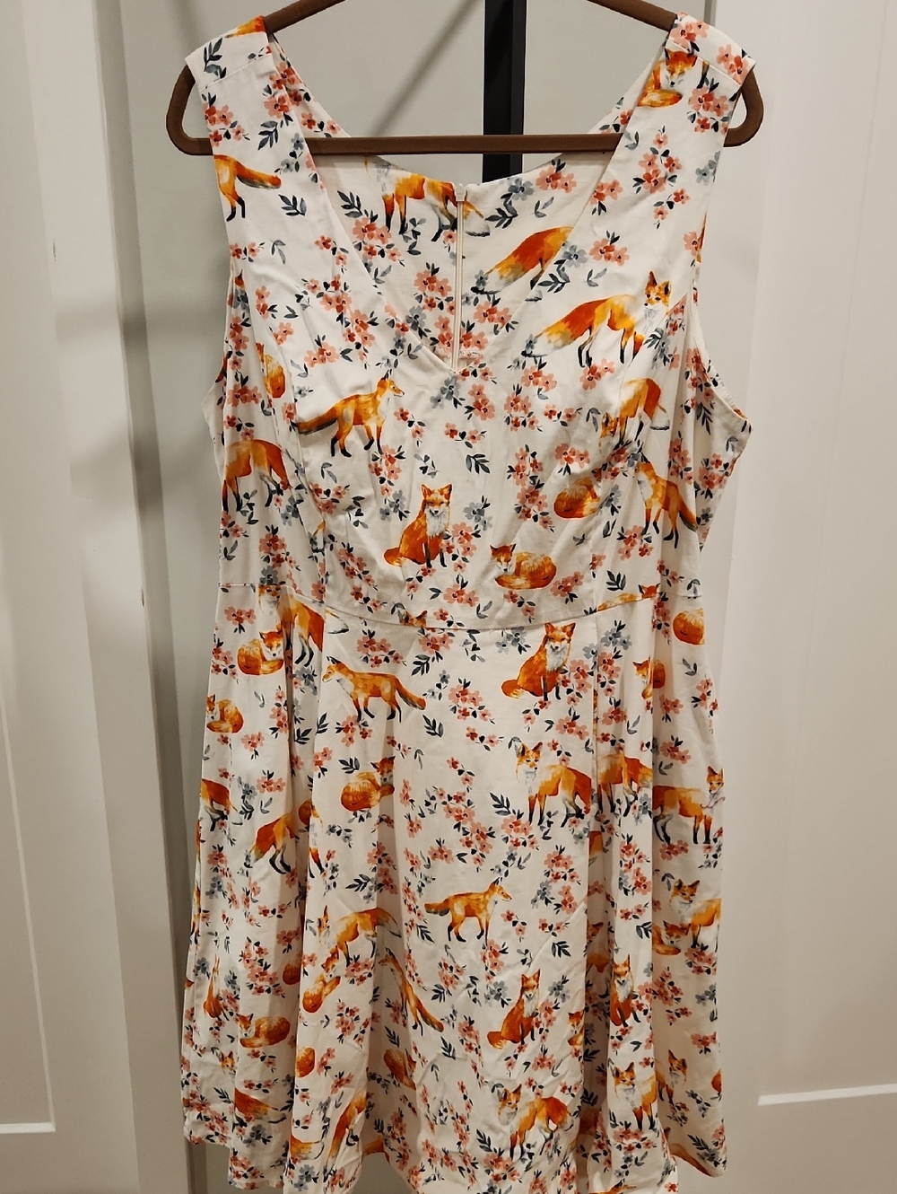 Sleeveless Fox-Print Midi Dress in White and Orange